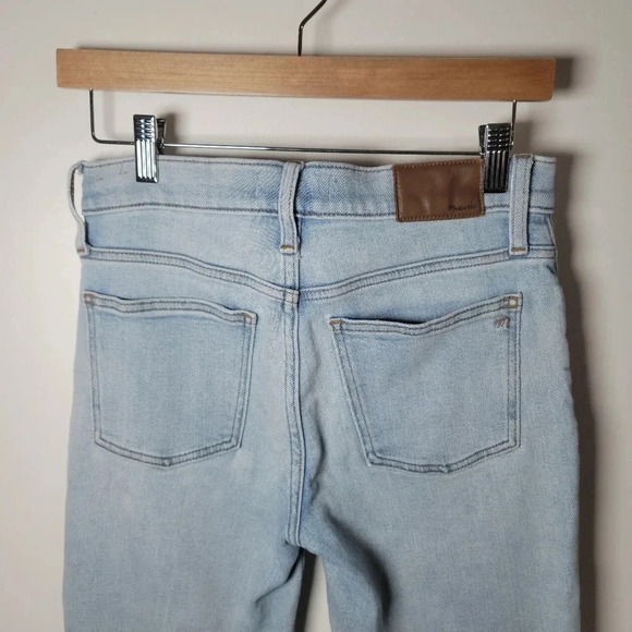 Madewell Mid-Rise Classic Straight Jeans in Wellingford Wash | Size 25P - Picture 9 of 10